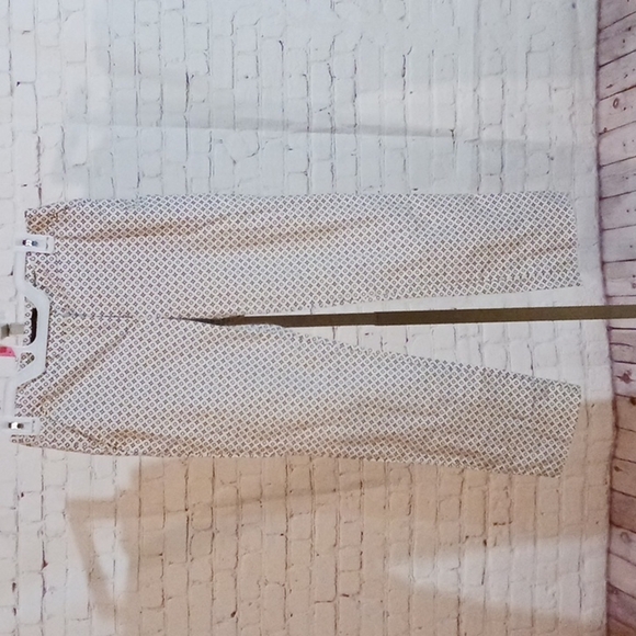 Dana Buchman Pants - Dana Buchman Capri dress pants.    010